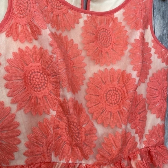 Lauren Conrad Coral & Cream Colored Sleeveless Midi Dress.Keyhole Back. Side Zip - Picture 4 of 14